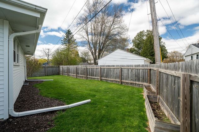 973 13th AVENUE, Grafton, WI 53024
