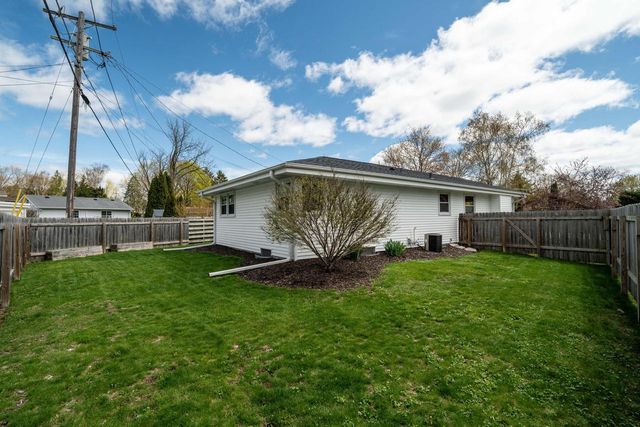 973 13th AVENUE, Grafton, WI 53024