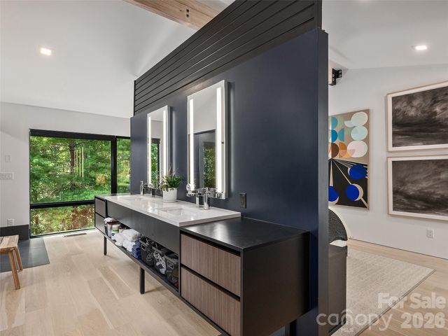 6 Waterside Drive, Asheville, NC 28804