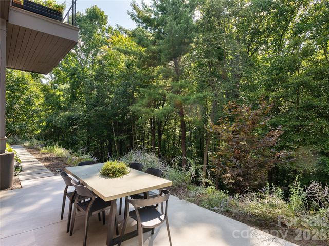 6 Waterside Drive, Asheville, NC 28804