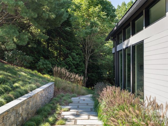 6 Waterside Drive, Asheville, NC 28804