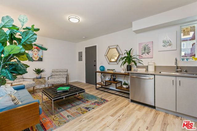 6640 Woodley Avenue 215, Van Nuys (los Angeles), CA 91406