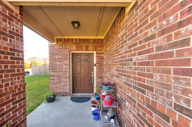 511 Oporto Path, Crosby, TX 77532