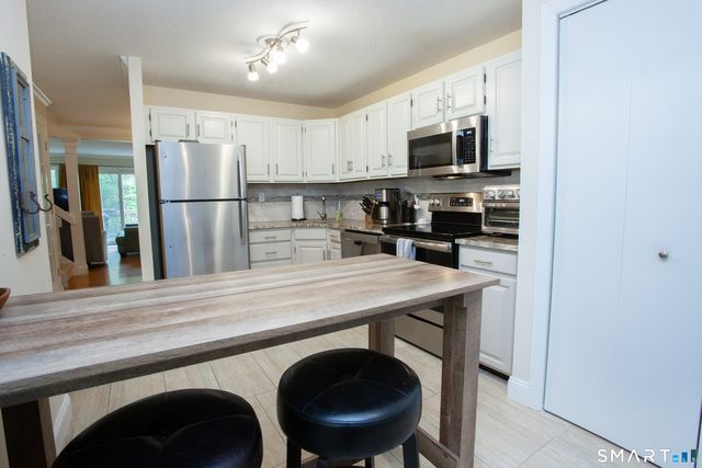 17 Wiggins Farm Drive C, Simsbury, CT 06070