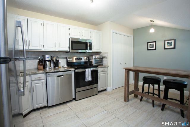 17 Wiggins Farm Drive C, Simsbury, CT 06070