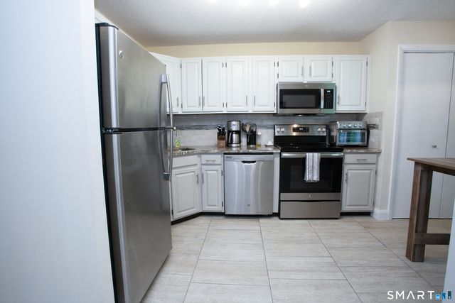 17 Wiggins Farm Drive C, Simsbury, CT 06070