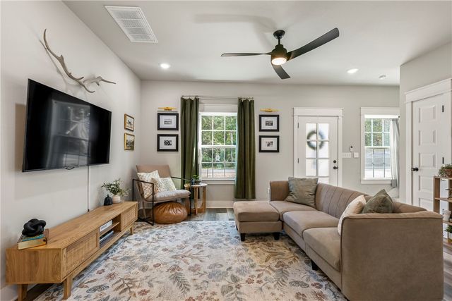 16 Kinloch Drive, Bella Vista, AR 72715