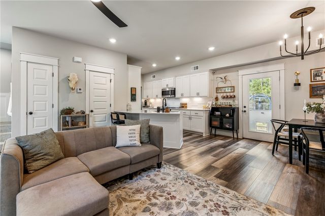 16 Kinloch Drive, Bella Vista, AR 72715