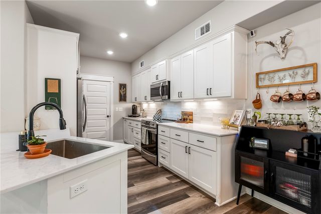 16 Kinloch Drive, Bella Vista, AR 72715