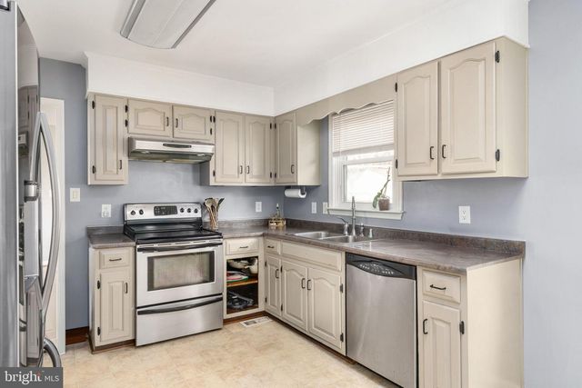 22 LESLIE DR, Stafford, VA 22556