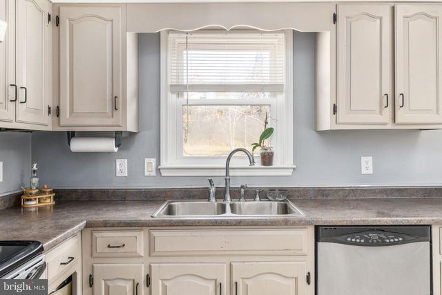 22 LESLIE DR, Stafford, VA 22556