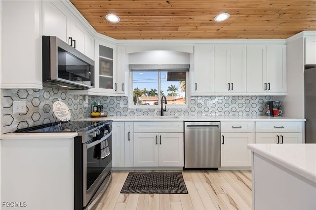 3113 SE 17 PL, Cape Coral, FL 33904