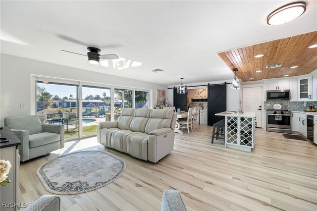 3113 SE 17 PL, Cape Coral, FL 33904