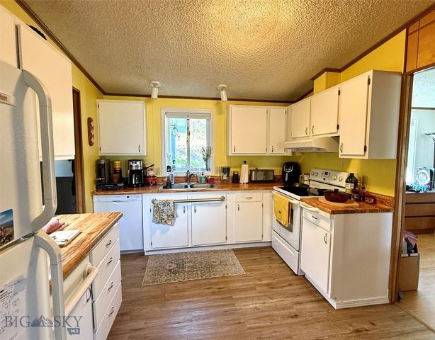 17 Gemini Road, Emigrant, MT 59027