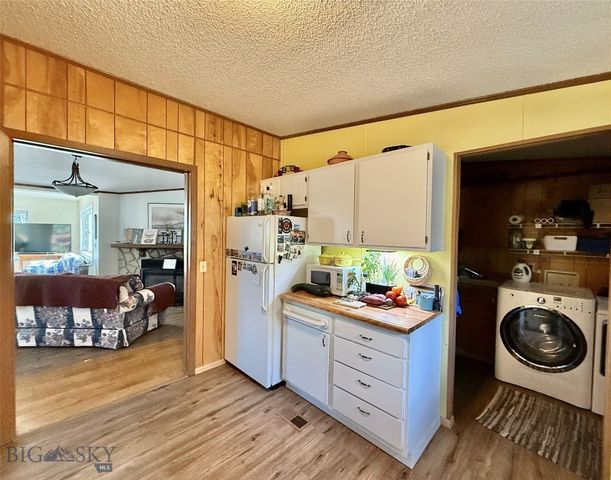 17 Gemini Road, Emigrant, MT 59027