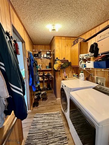 17 Gemini Road, Emigrant, MT 59027