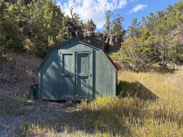 17 Gemini Road, Emigrant, MT 59027
