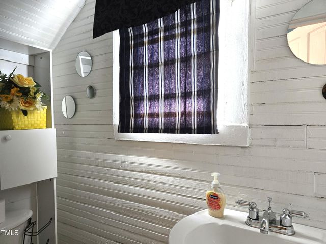 304 N Railroad Street, Elm City, NC 27822