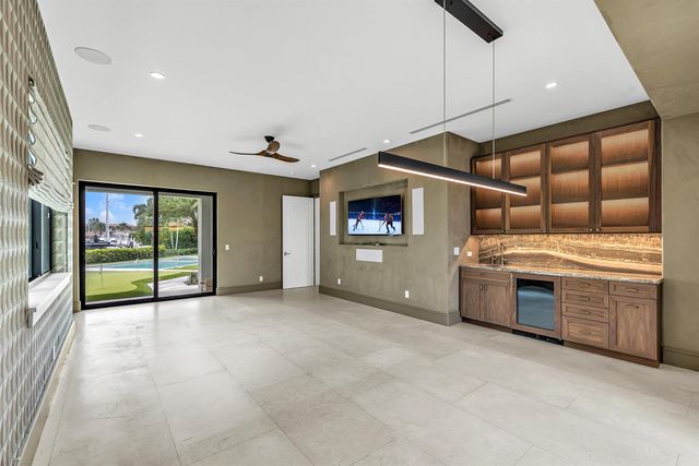 2300 NE 34th Court, Lighthouse Point, FL 33064