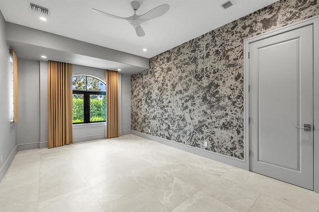 2300 NE 34th Court, Lighthouse Point, FL 33064