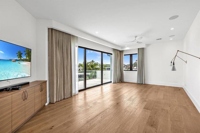 2300 NE 34th Court, Lighthouse Point, FL 33064