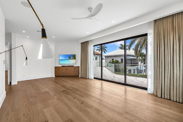 2300 NE 34th Court, Lighthouse Point, FL 33064