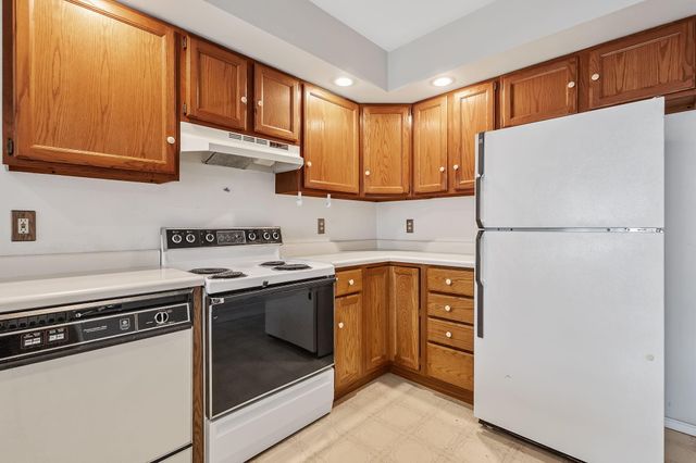 126 Bluegrass Drive, Schererville, IN 46375