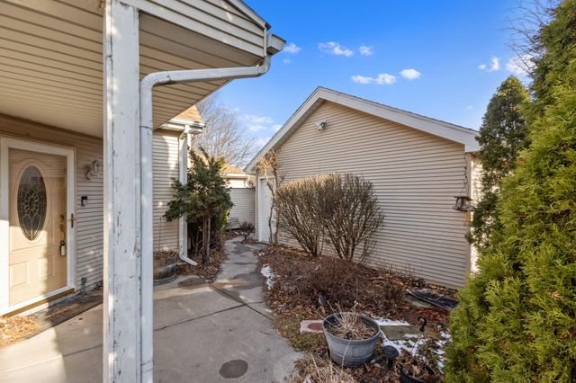 126 Bluegrass Drive, Schererville, IN 46375