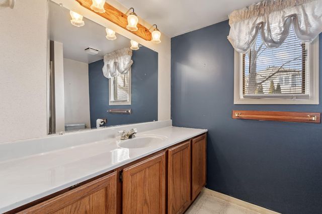 126 Bluegrass Drive, Schererville, IN 46375