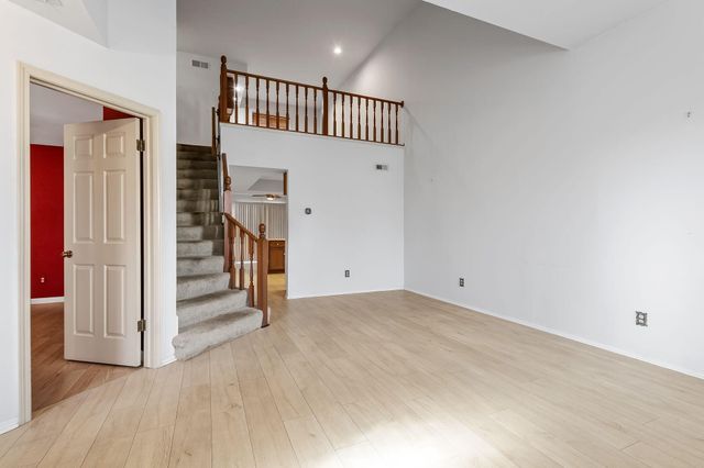 126 Bluegrass Drive, Schererville, IN 46375