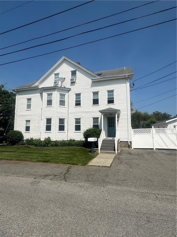 455 child Street 3, Bristol, RI 02885