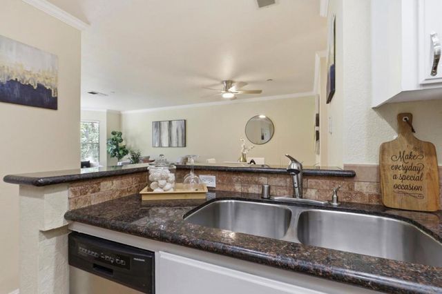 979 La Mesa Terrace Apt D, Sunnyvale, CA 94086