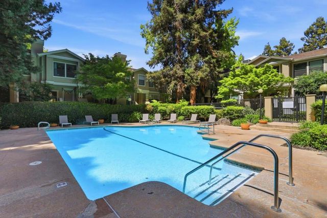 979 La Mesa Terrace Apt D, Sunnyvale, CA 94086