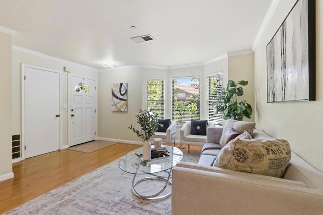 979 La Mesa Terrace Apt D, Sunnyvale, CA 94086