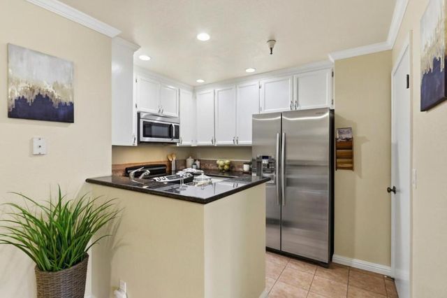 979 La Mesa Terrace Apt D, Sunnyvale, CA 94086