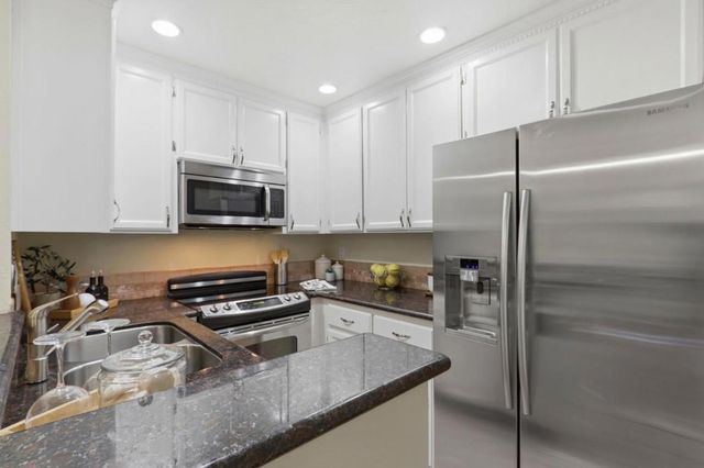 979 La Mesa Terrace Apt D, Sunnyvale, CA 94086