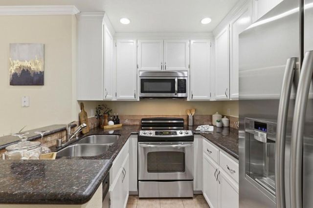 979 La Mesa Terrace Apt D, Sunnyvale, CA 94086