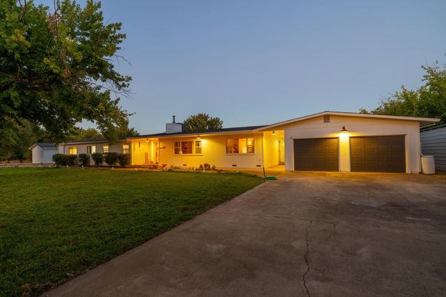8185 Green Acres Lane, Redding, CA 96002