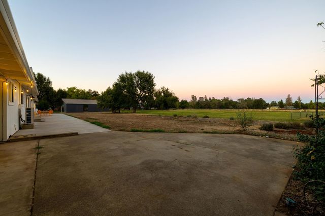 8185 Green Acres Lane, Redding, CA 96002