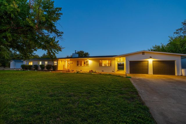 8185 Green Acres Lane, Redding, CA 96002
