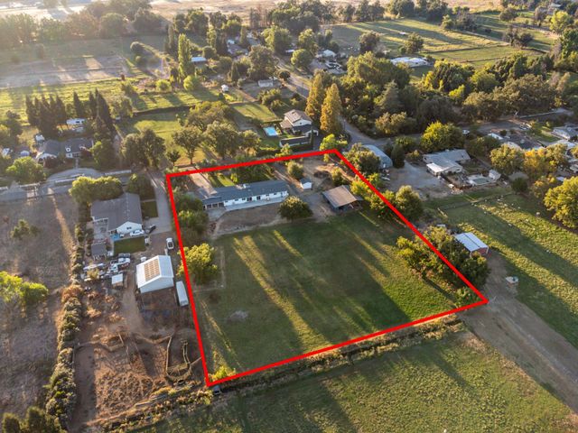 8185 Green Acres Lane, Redding, CA 96002
