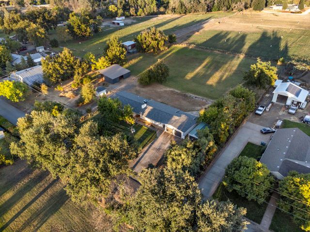 8185 Green Acres Lane, Redding, CA 96002