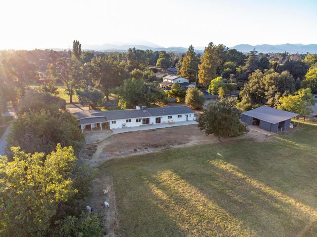 8185 Green Acres Lane, Redding, CA 96002