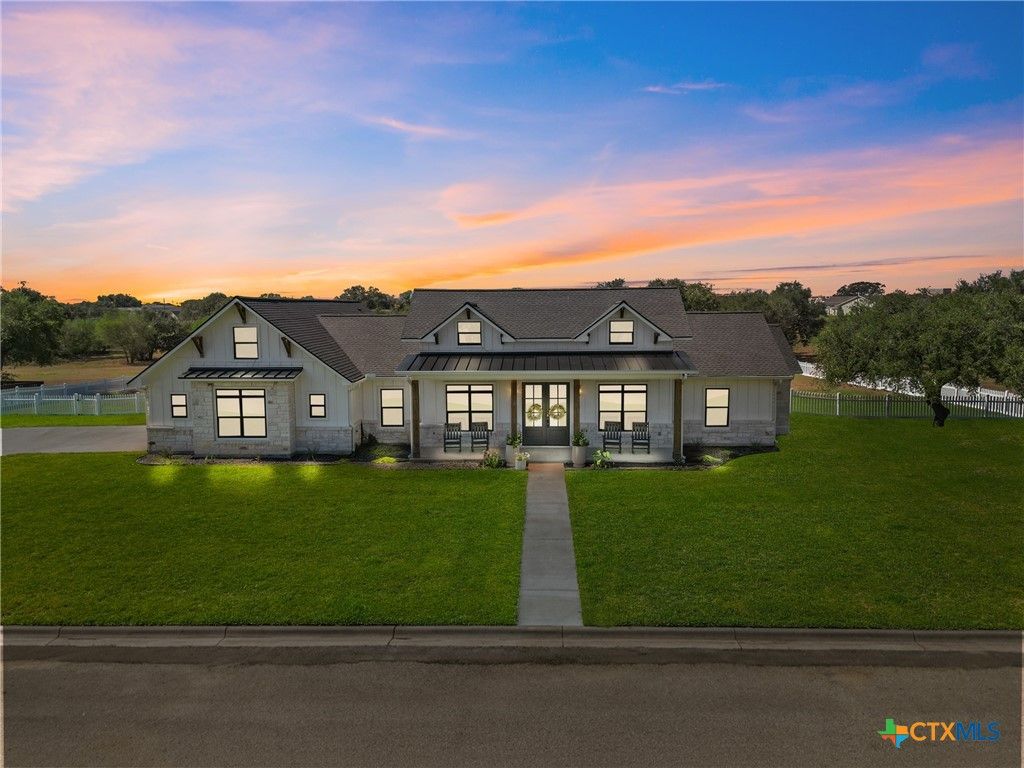 404 C L Duckett, Cuero, TX 77954