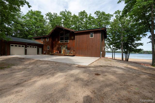 2300 Bliss Lane, National City, MI 48748