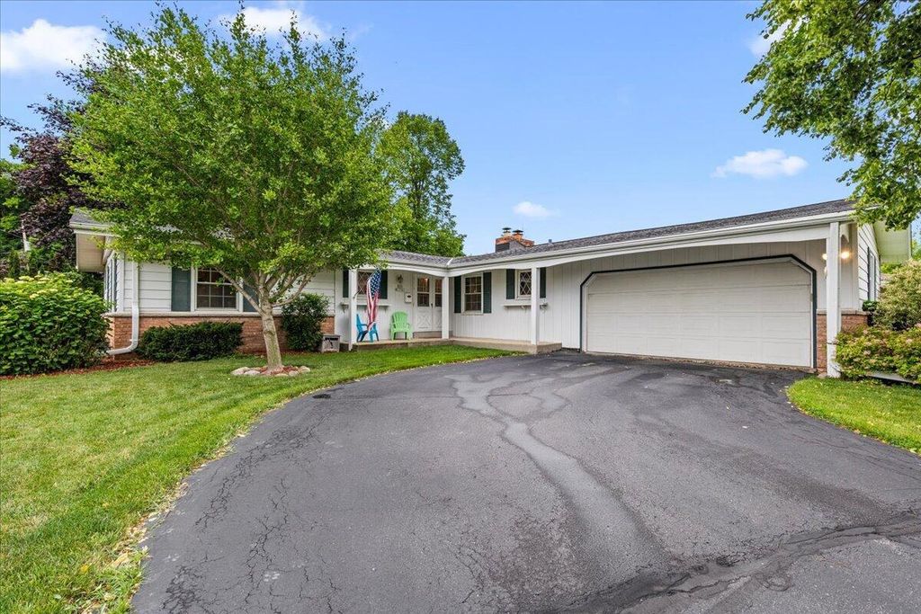 N90W17761 St Stevens DRIVE, Menomonee Falls, WI 53051