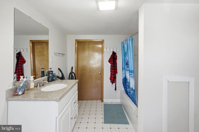 221 DALE ST, Hancock, MD 21750