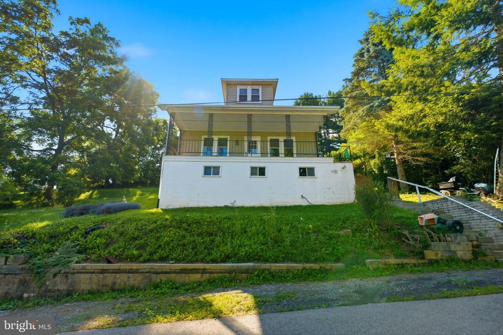 221 DALE ST, Hancock, MD 21750