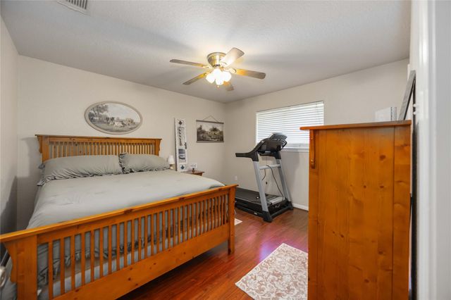 8686 Fm-2004, Santa Fe, TX 77510