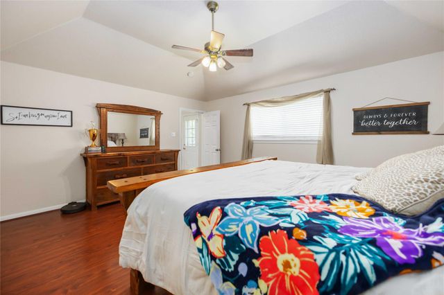 8686 Fm-2004, Santa Fe, TX 77510